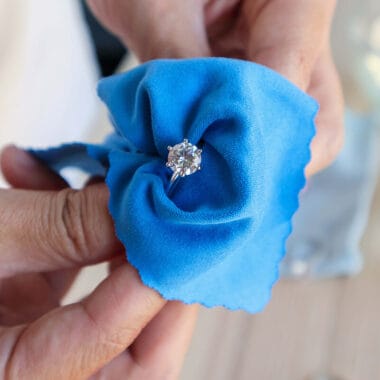 Curățare Bijuterii – 5 Pași Simpli pentru bijuterii strălucitoare